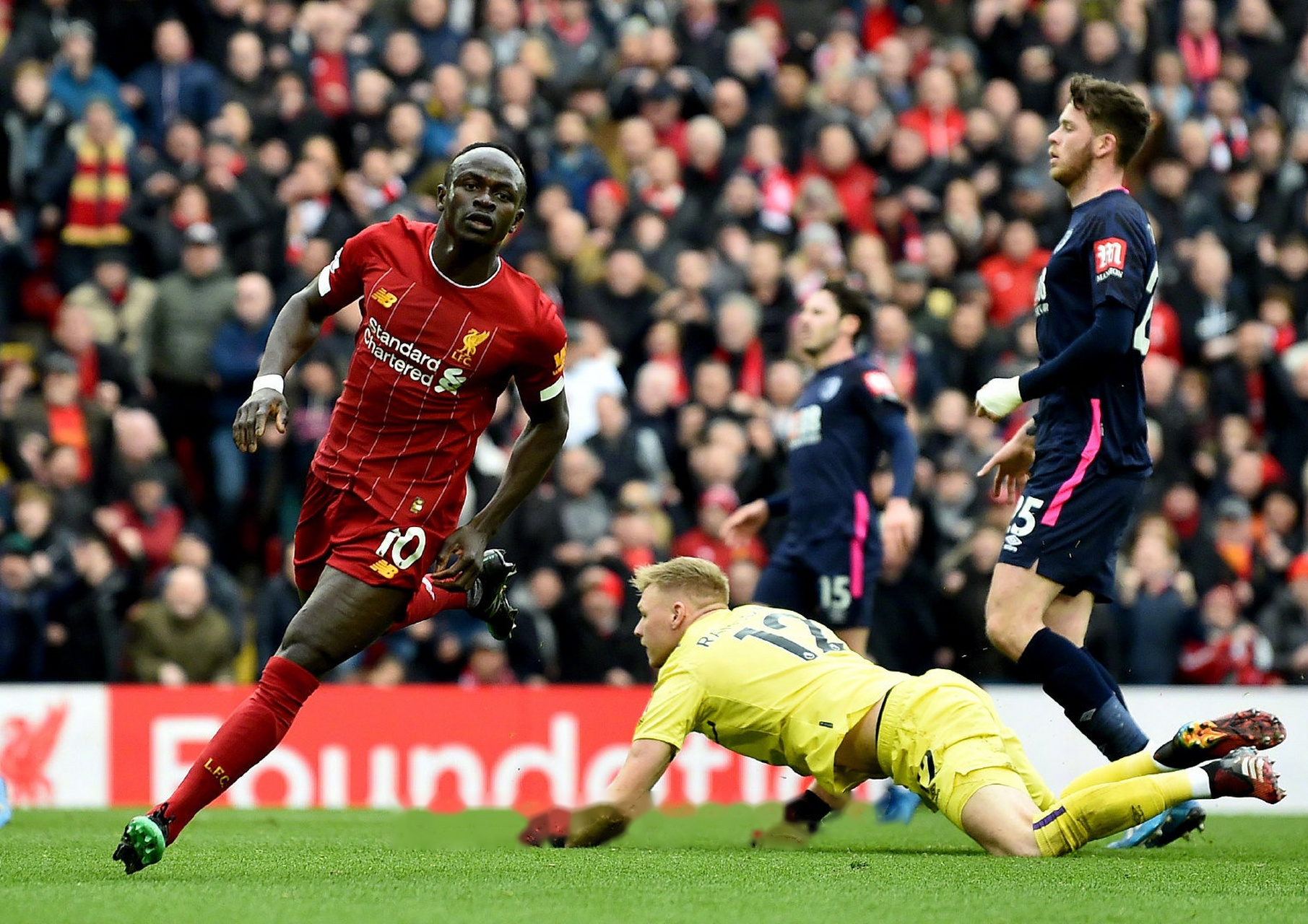 雷速足球直播平台-谢菲联主场战胜伯恩茅斯，取得胜利提升士气