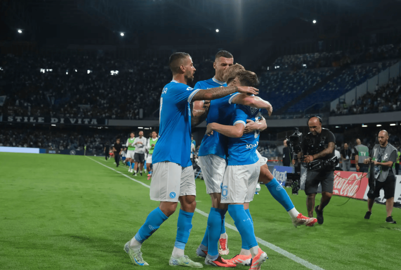 雷速体育-巴黎爆冷那不勒斯，萨拉赫一己之力扛起全队