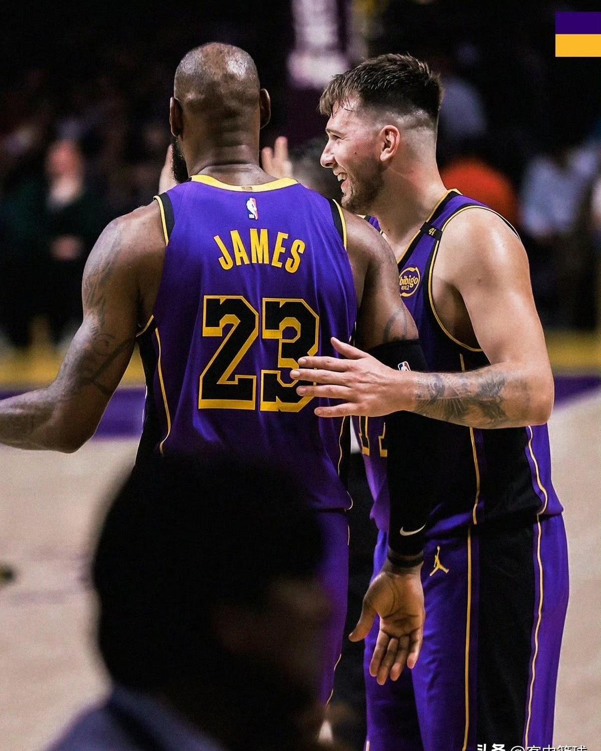 独行侠完胜新疆队,詹姆斯扛起全队 独行侠完胜新疆队,詹姆斯扛起全队