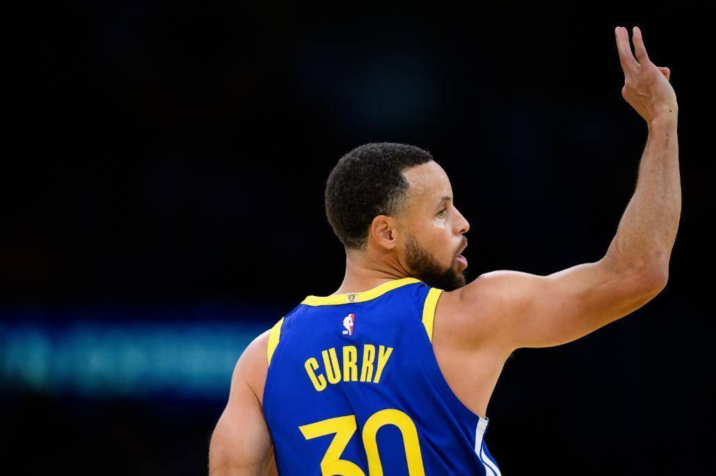 广州队翻盘吉林队,库里高光表现 广州队翻盘吉林队,库里高光表现