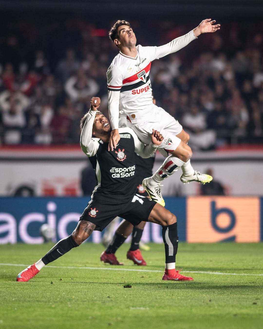 巴萨翻盘阿根廷,格列兹曼带队取胜 巴萨翻盘阿根廷,格列兹曼带队取胜