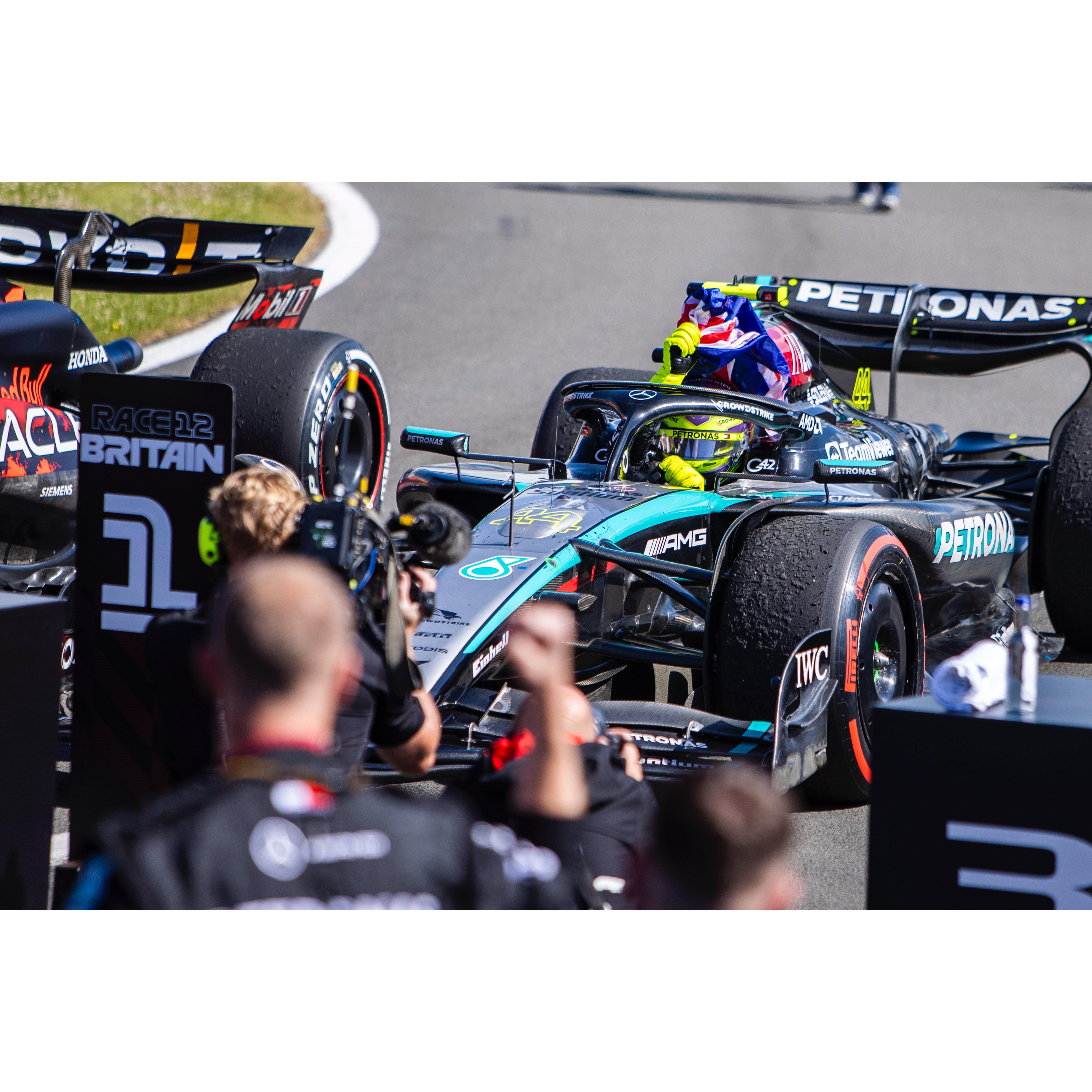 雷速赛事直播app-雷诺车队完胜红牛车队，汉密尔顿高光表现