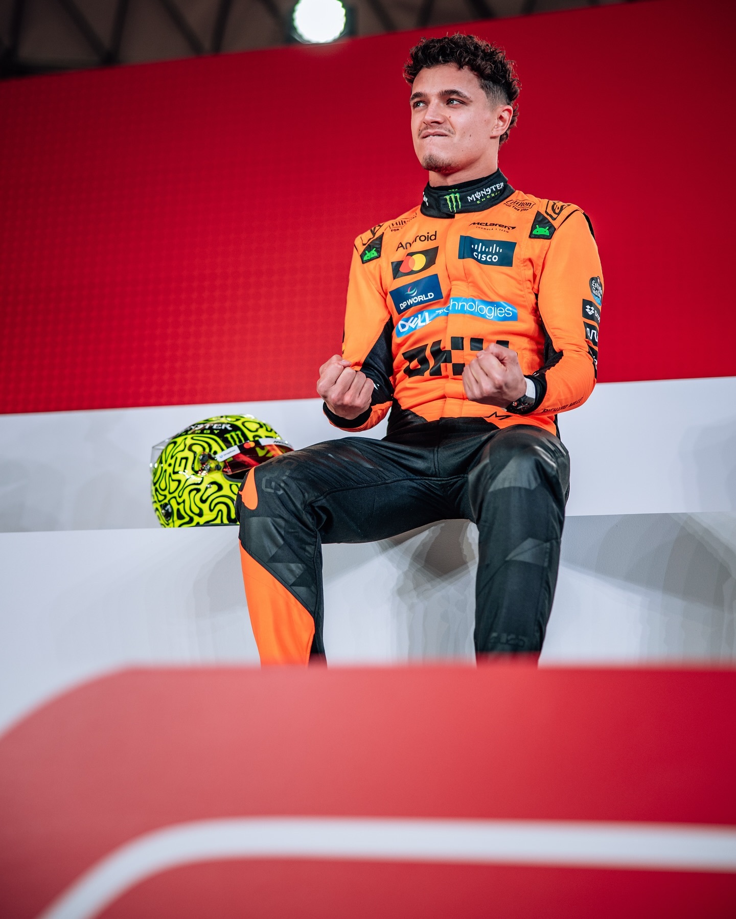 雷诺车队完胜红牛车队，汉密尔顿高光表现