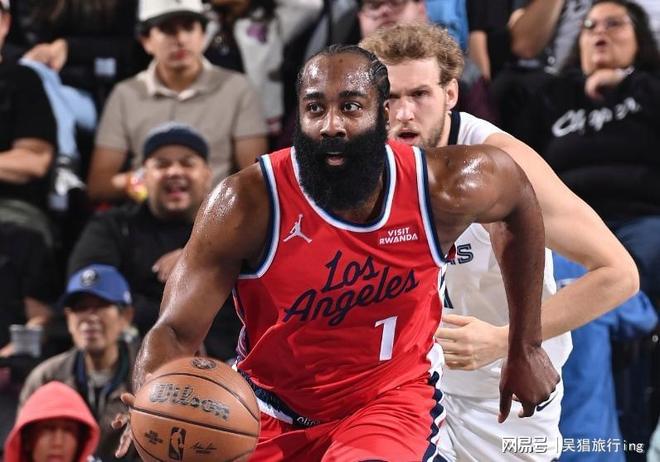 雷速赛事直播app-快船惨遭逆转，客场失利遭遇两连败