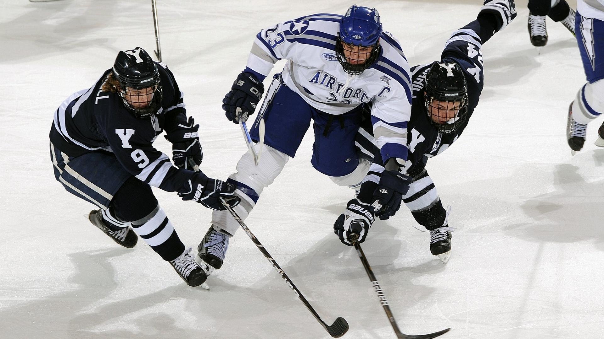 F1新赛季揭幕战之夜，米切尔全程高能输出，诠释何为赛道艺术家