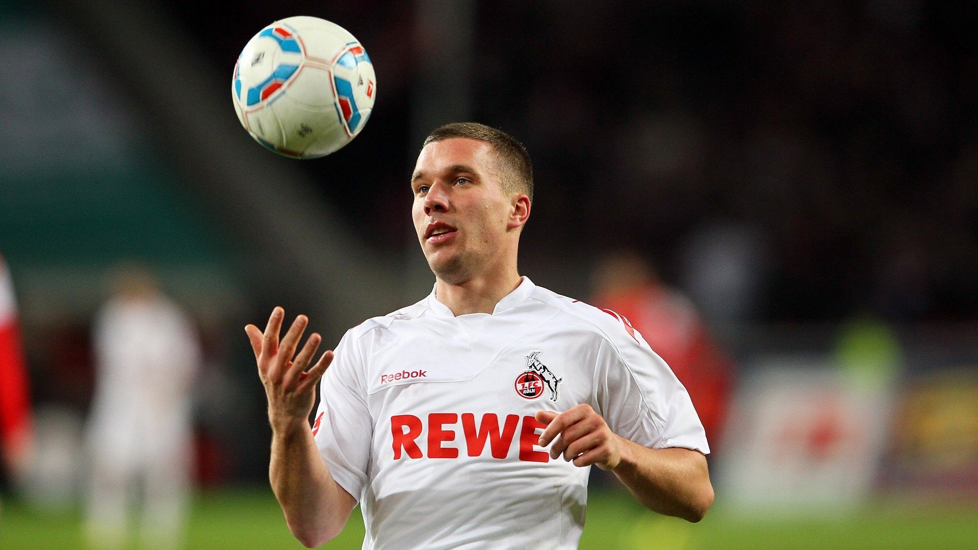 赛道上的新秩序，法拉利碾压威廉姆斯，拉塞尔刷新纪录的背后